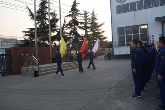 12月2日星期一上午我公司組織升旗儀式并對研發(fā)中心全體員工進行表彰發(fā)獎