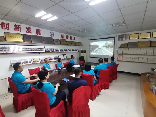 公司組織中層領(lǐng)導觀看《全國抗擊新冠肺炎疫情表彰大會》回放